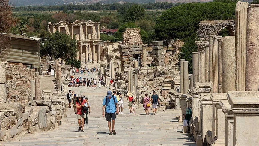 Efes Antik Kenti'nde ziyaretçi arttı