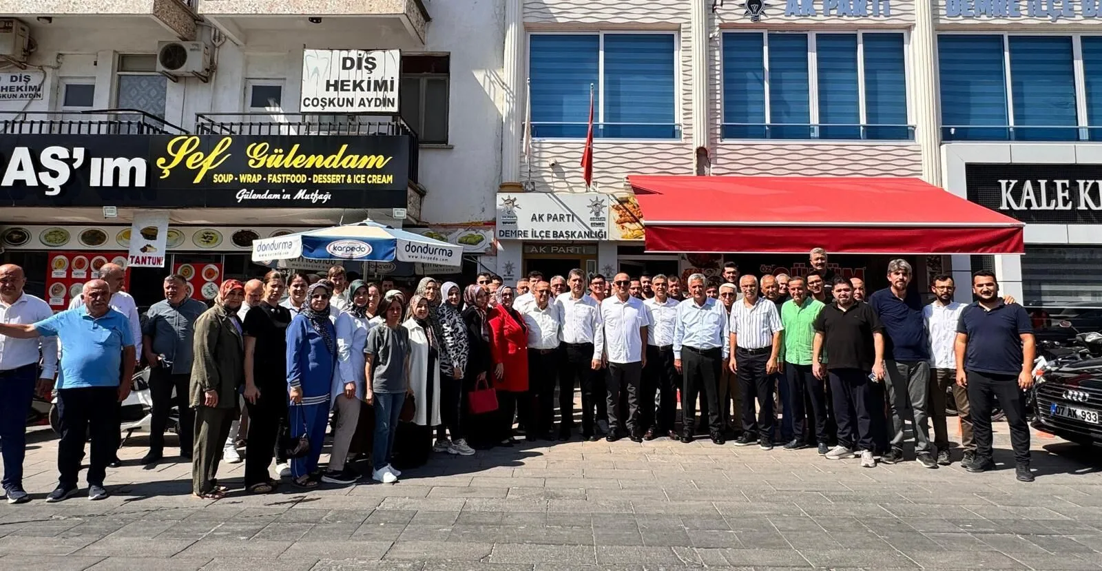 Siyasi transfer furyası Antalya'ya da sıçradı. Antalya'nın Demre ilçesinde İYİ