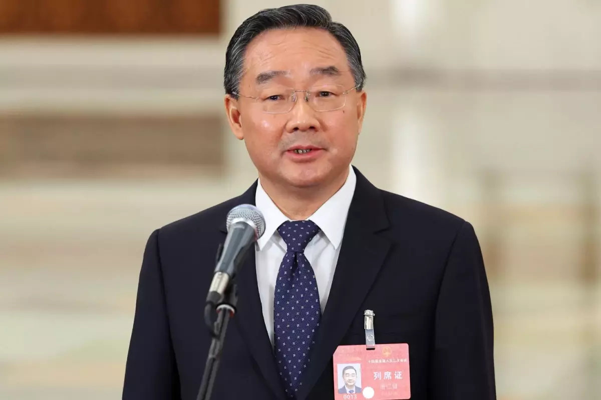 Eski Çin Tarım ve Köyişleri Bakanı Tang Renjian, farklı pozisyonlardaki