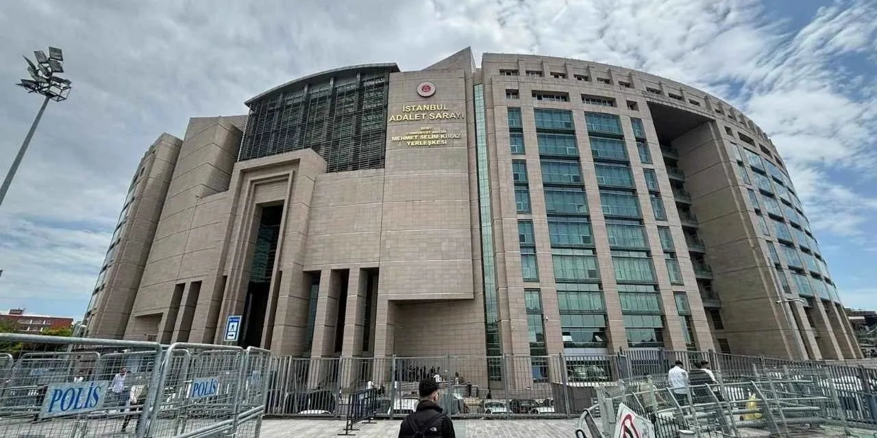 CHP'nin Çağlayan Meydanına çağrı yapması üzerine akşam saatlerinde meydana gelen