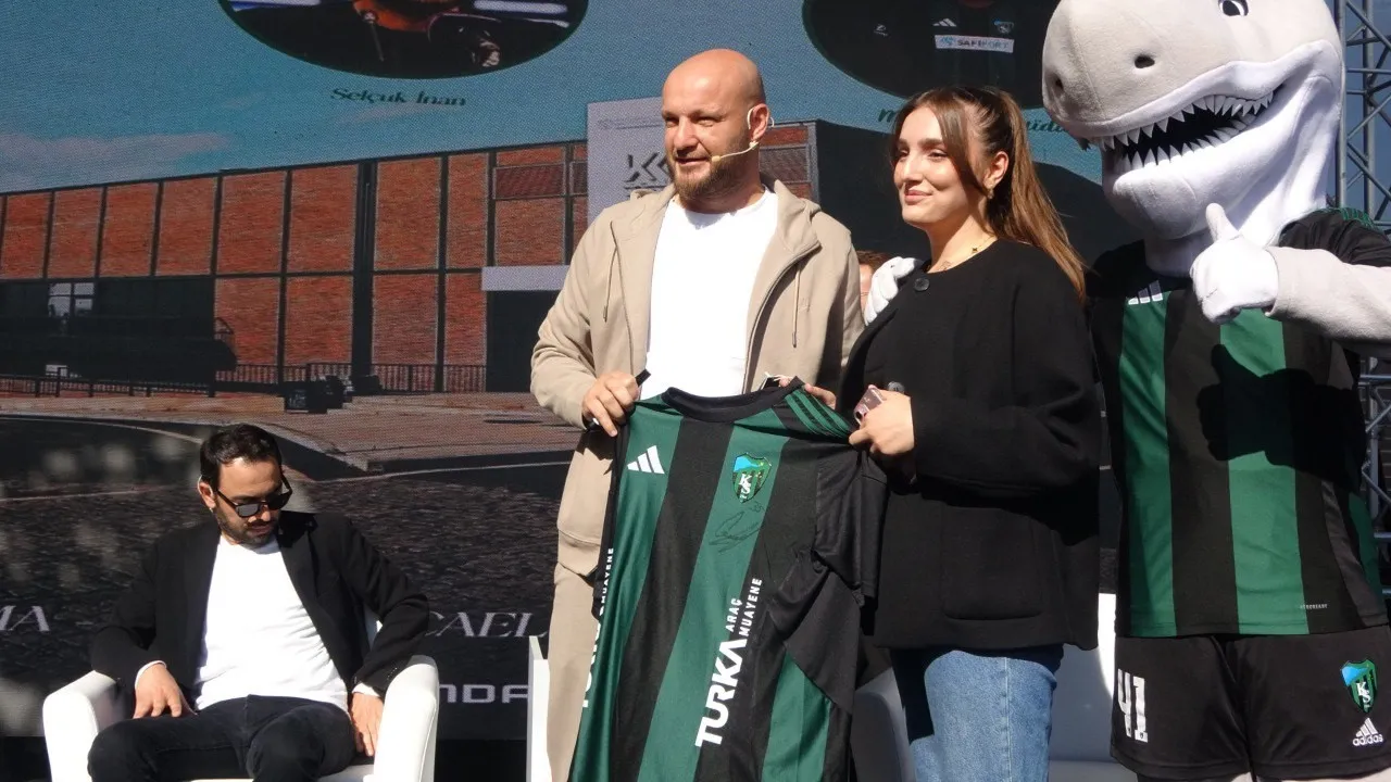 Kocaelispor'un yıldızları, Kitap Fuarı'nda taraftarlarla buluştu