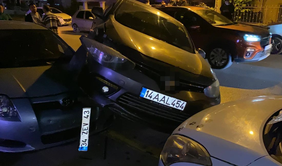 Bolu’da kontrolden çıkan otomobil, park halindeki iki araca çarparak üzerlerine