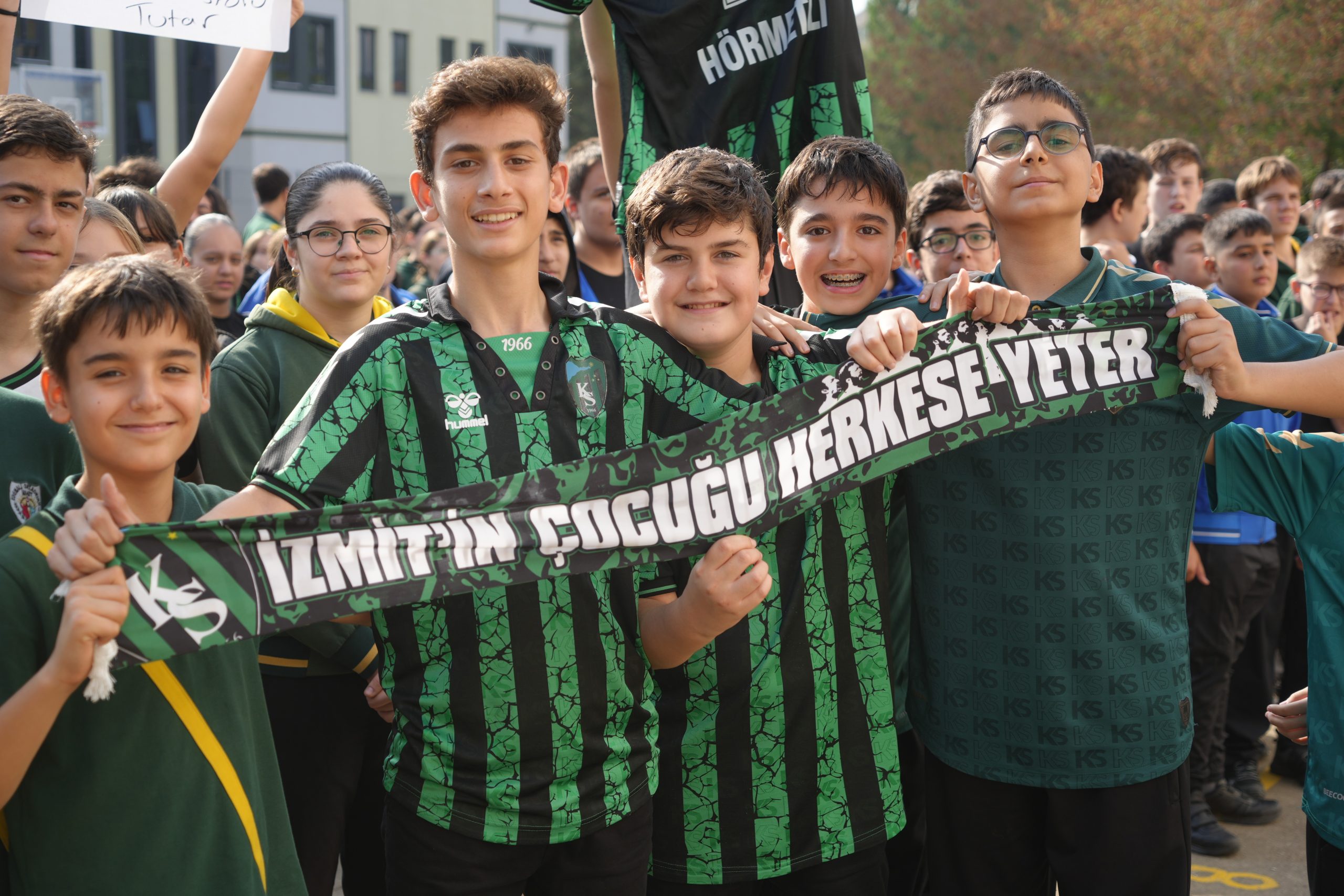 Öğrenciler, Kocaelisporlu futbolculara enerji verdi