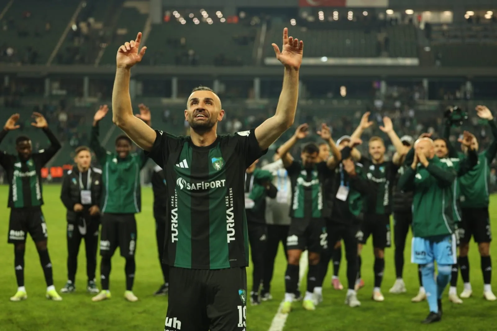 Kocaelispor’un Corendon Alanyaspor galibiyetindeki 2. golünü kaydeden 34 yaşındaki Serdar