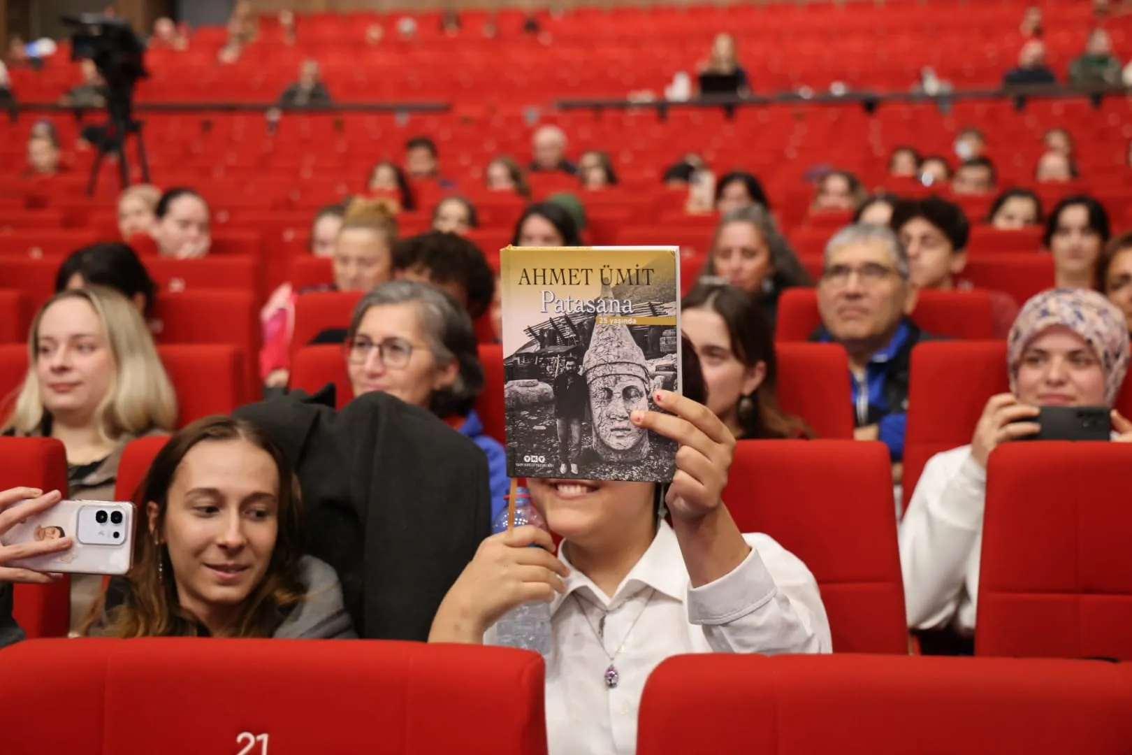 Ahmet Ümit Kitap Fuarı'nda: Tarihimiz Göbeklitepe’de başlıyor