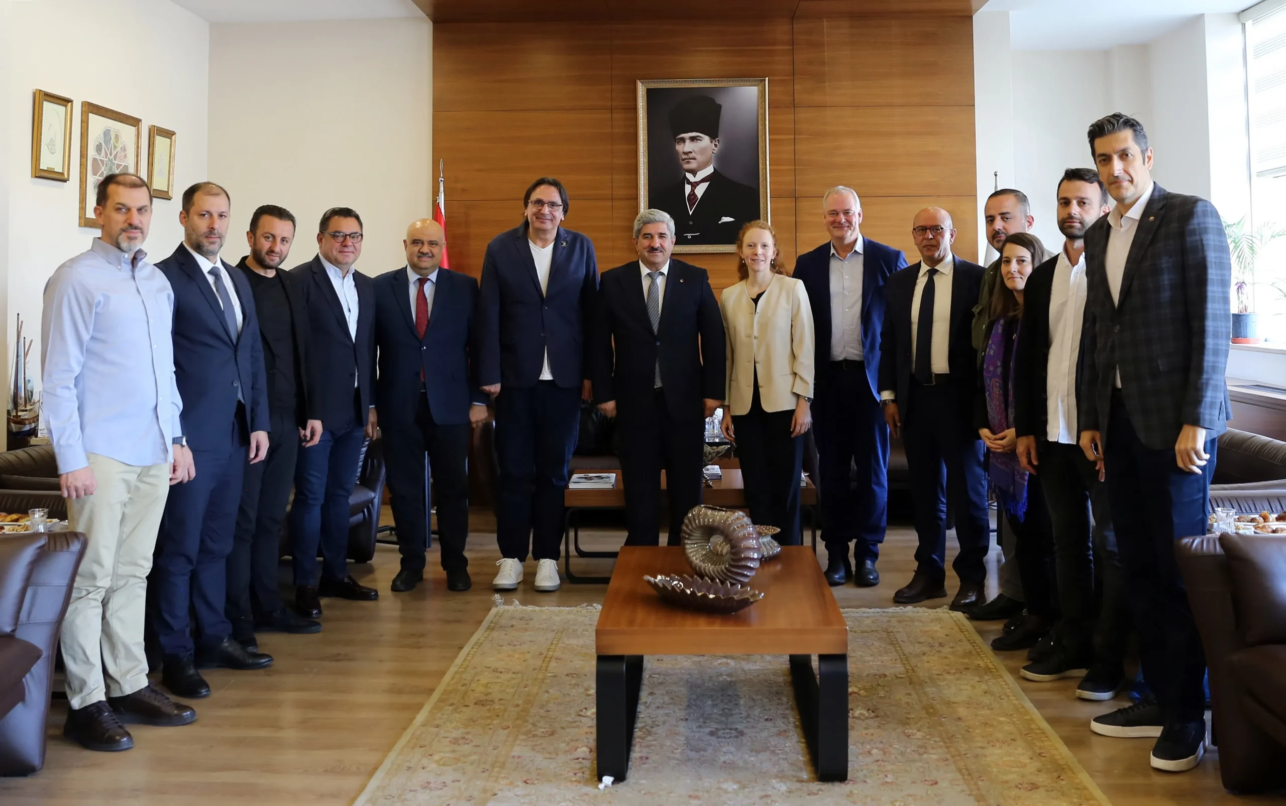 Lastik-İş Sendikası Genel Başkanı Alaaddin Sarı ve beraberindeki heyet, Kocaeli
