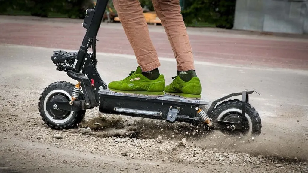 Elektrikli scooter kullanımına yeni yaş sınırlaması geliyor