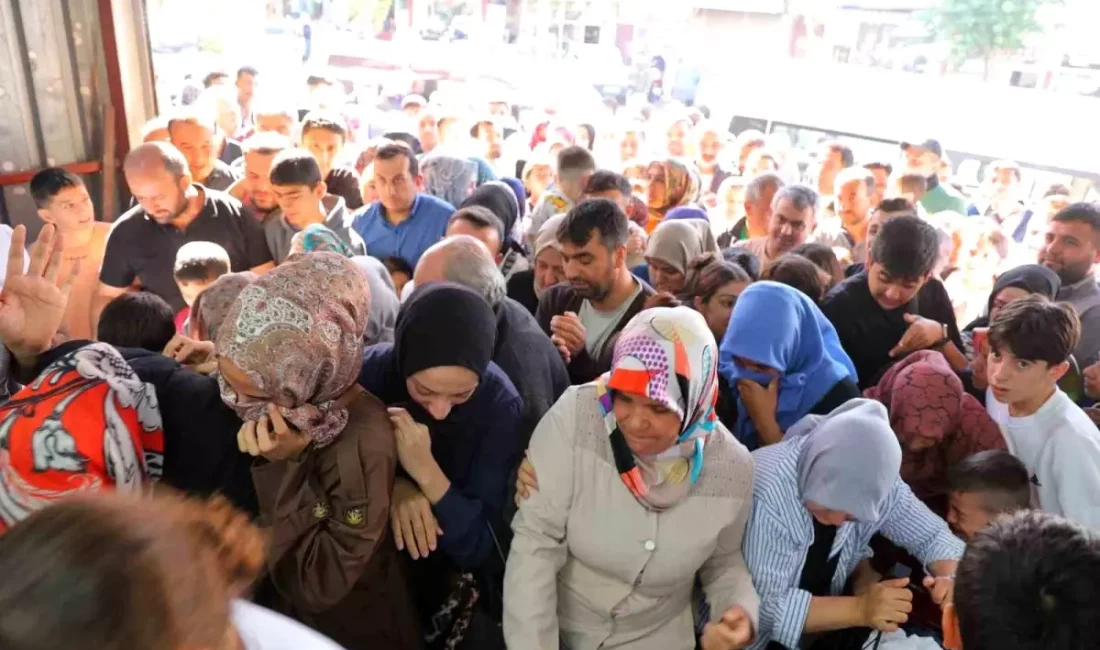 Giyim mağazasında 'Ne alırsan 50 lira' kampanyası, izdihama ve tartışmalara
