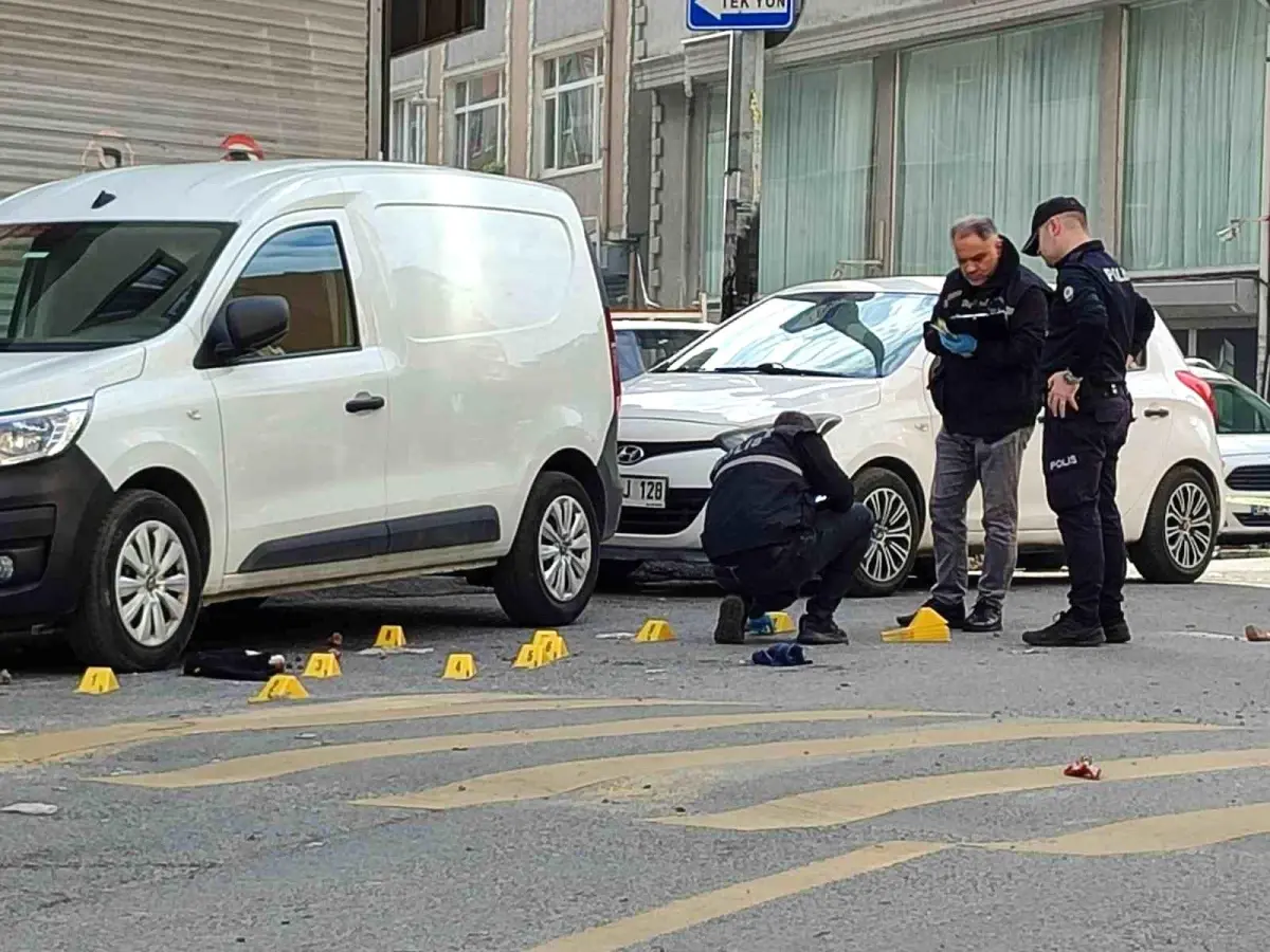 Kağıthane'de sokak ortasında eski sevgilisi olduğu iddia edilen şahıs tarafından