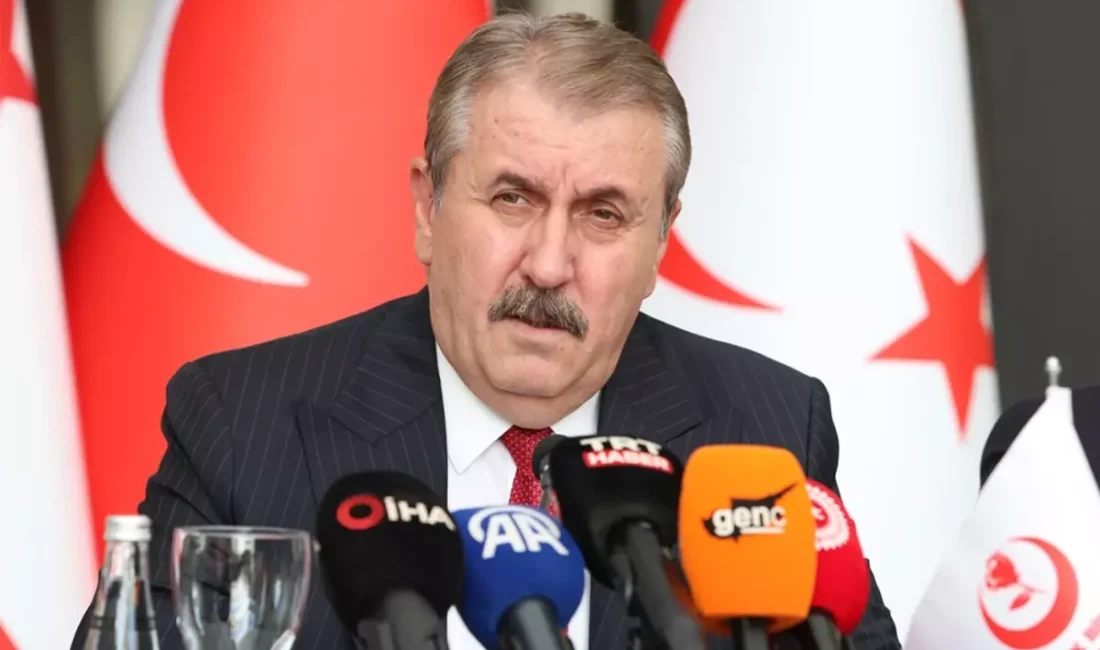 DEM Parti'nin Meclis'teki grup toplantısında "Biji Serok Apo" sloganları atılmasına