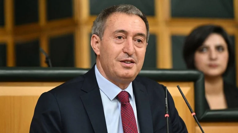 DEM Parti'nin taleplerini sıralayan Bakırhan, Bahçeli'nin sözlerine göndermede bulunarak, "Hangisi