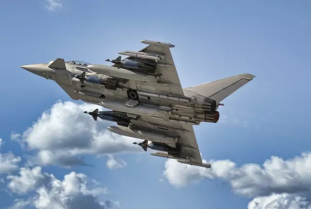 Erdoğan ve Starmer imzaları attı: Türkiye, 44 Eurofighter alacak