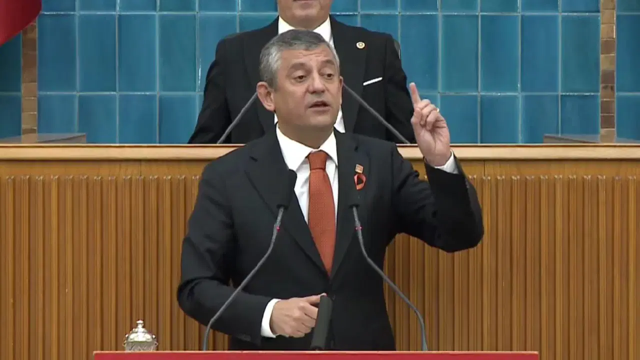 Özgür Özel, grup toplantısında konuşuyor: 'Andolsun ki yeniden yargılanacaklar!'