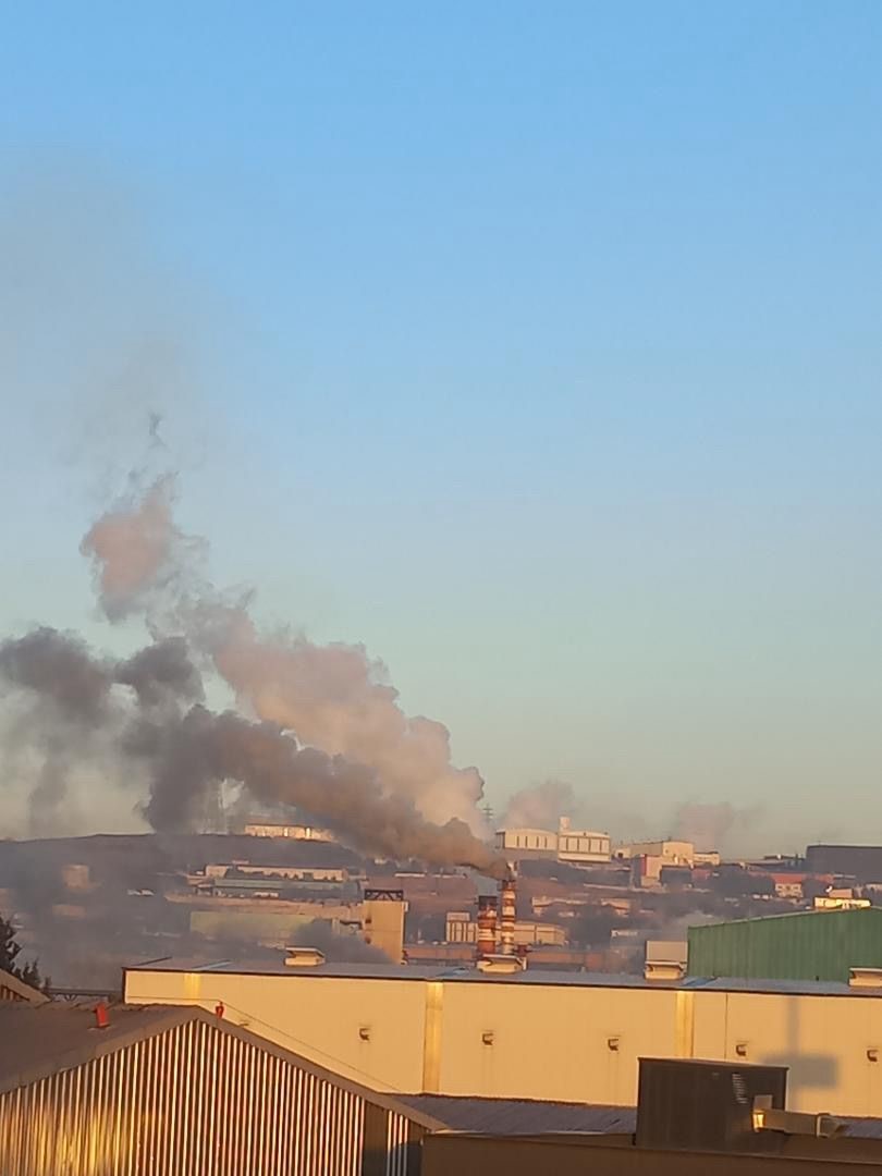 Bacadan çıkan simsiyah duman vatandaşı tedirgin etti