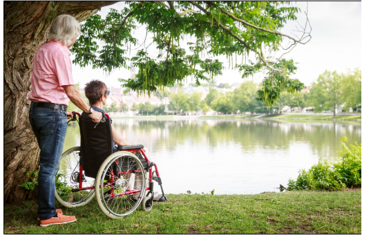 Tekerlekli sandalyeler, hem kişisel hem de kamu alanında geniş bir