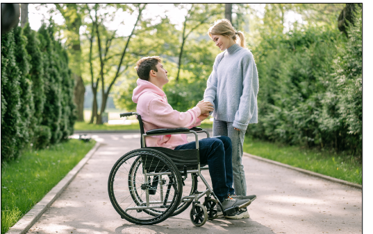 Günümüzde tekerlekli sandalyeler, yalnızca işlevsellik sunmakla kalmıyor; aynı zamanda konforu