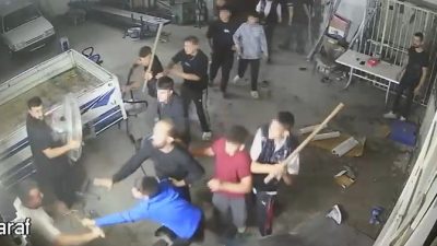  Konya'da bir iş yerine gelen çoğu çocuk yaştakilerden oluşan