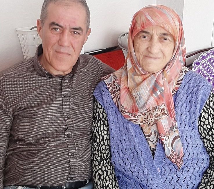 Kocaeli'nin duayen gazetecilerinden, Çağdaş Kocaeli Gazetesi'nin köşe yazarlarından Nurettin Kolaylı'nın