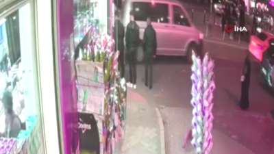 Küçükçekmece'de polisin ‘dur' ihtarına uymayarak kaçan 3 şahsın bulunduğu araç,