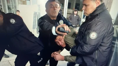 Bursa Büyükşehir Belediye Başkanı Mustafa Bozbey'e fiziki saldırı girişiminde bulunan