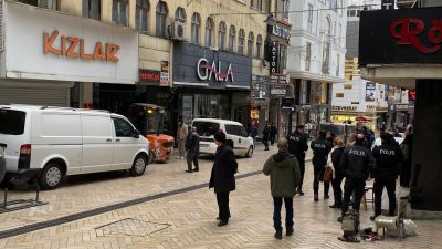 Bugün mühürlenecek olan Fethiye Caddesi'nde bulunan Bilin Pasajı'nda gerginlik çıktı.