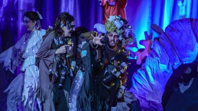 Kocaeli Büyükşehir Belediyesi bünyesindeki Halkevi Gençlik Merkezi Tiyatro Kulübü öğrencileri