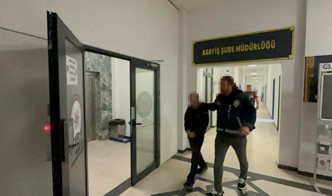 Kocaeli’de balkondan girdikleri evden yaklaşık