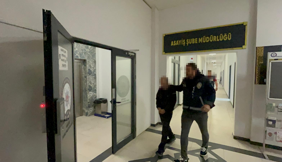 Kocaeli’de balkondan girdikleri evden yaklaşık