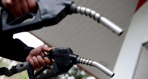 Küresel enerji piyasalarında yaşanan gelişmeler, akaryakıt fiyatlarında aşağı yönlü hareketi