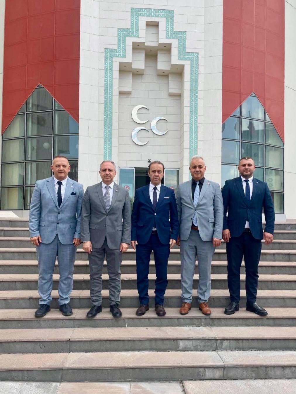 İddiaların odağındaki isim genel merkezde poz verdi
