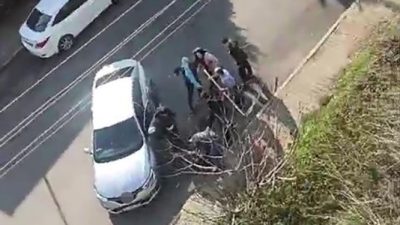  Kocaeli'nin Gölcük ilçesinde eski eşini sokak ortasında 15 yerinden