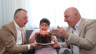 Kocaeli Büyükşehir Belediye Başkanı Tahir Büyükakın, Darıca ilçesinde yaşayan özel