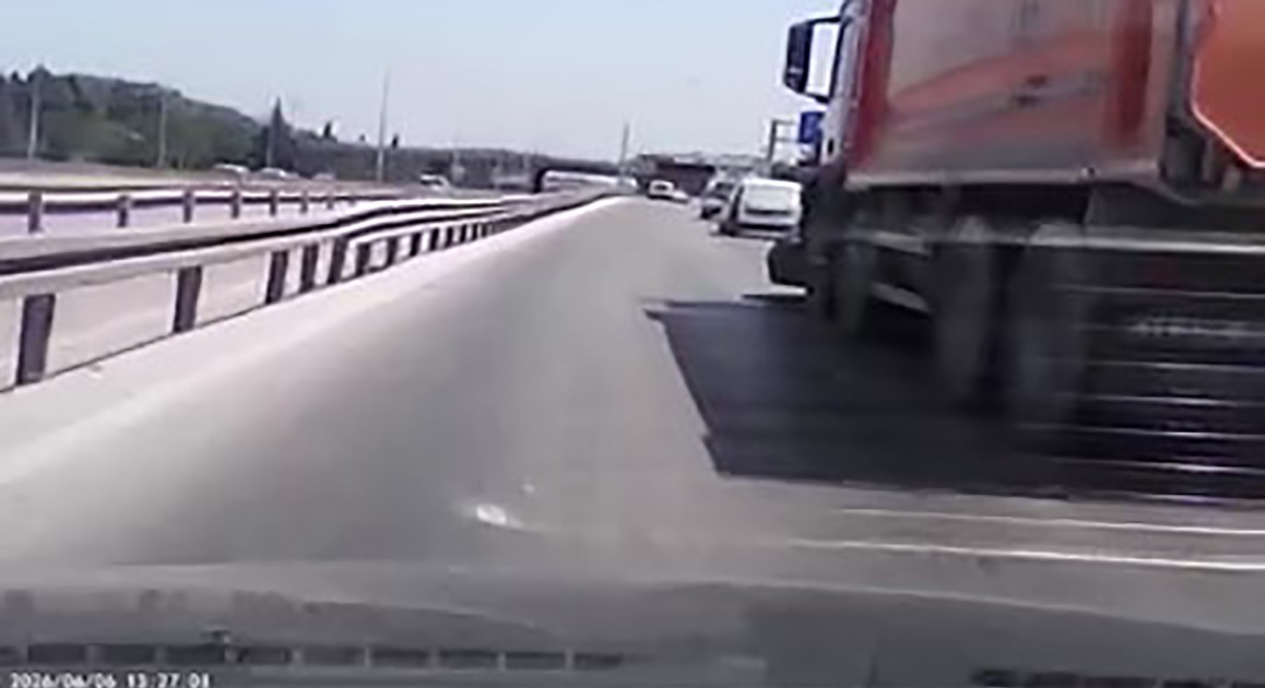 Başiskele’de nefes kesen kaza! Önüne aldı, metrelerce sürükl