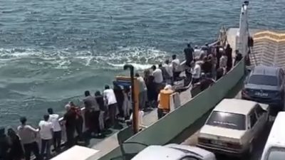  Kocaeli'de seyir halindeki feribottan denize düşen yolcu, büfe çalışanı