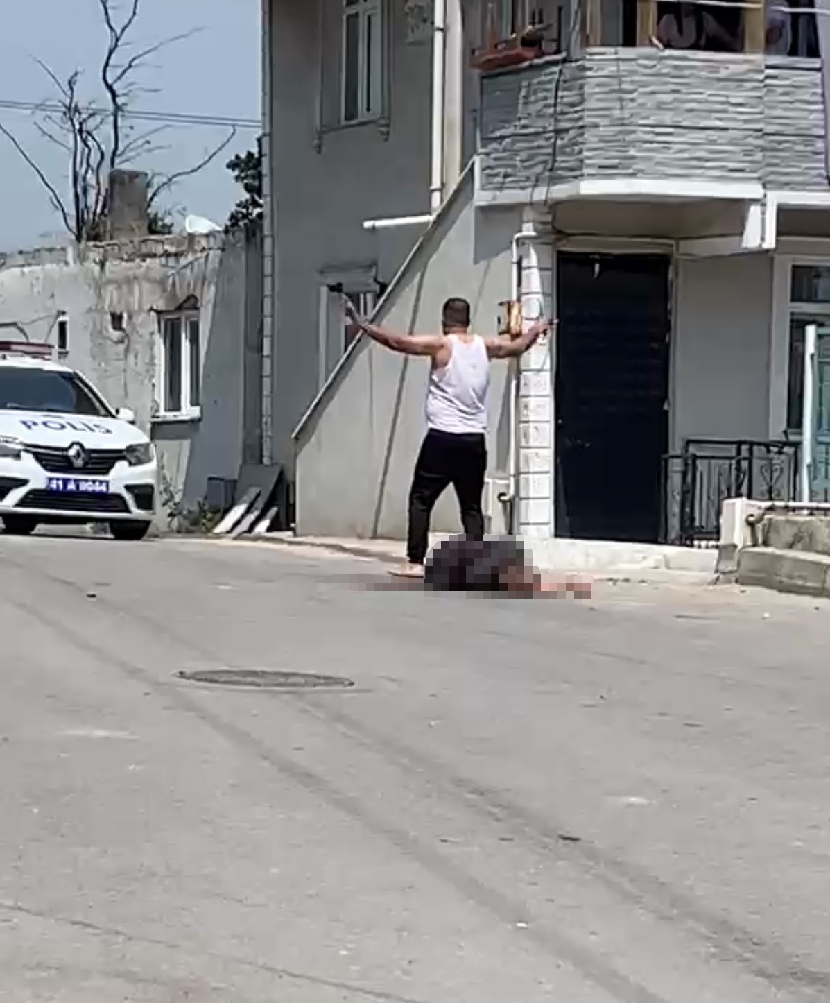 Kocaeli'nin Dilovası ilçesinde eşini sokak