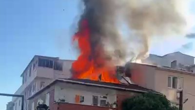 Kocaeli'nin Gebze ilçesinde 3 katlı binanın en üst katında çıkan