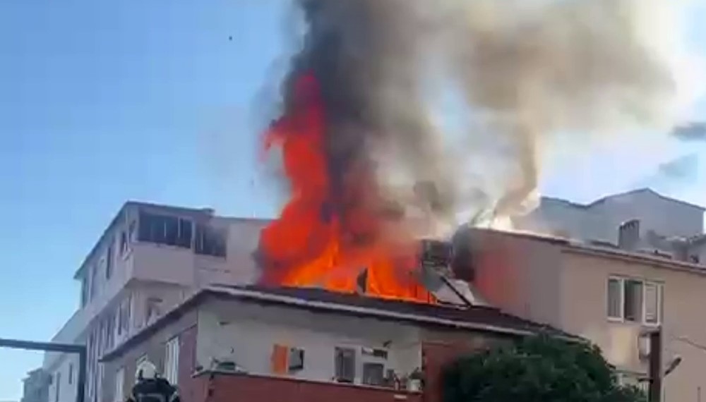 Gebze’de 3 katlı apartmanda yangın paniği!