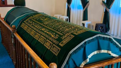 Gölcük’te bulunan Örcün Sultan Baba Türbesi ve çevresinde bakım, temizlik