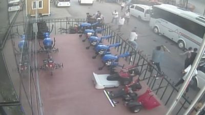 Kocaeli'nin İzmit ilçesinde husumetli iki aile arasında çıkan ve 17