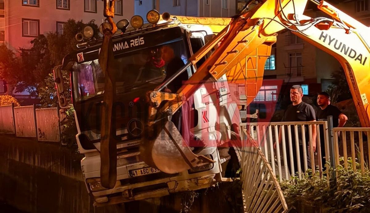 Kocaeli'nin Körfez ilçesinde gece saatlerinde