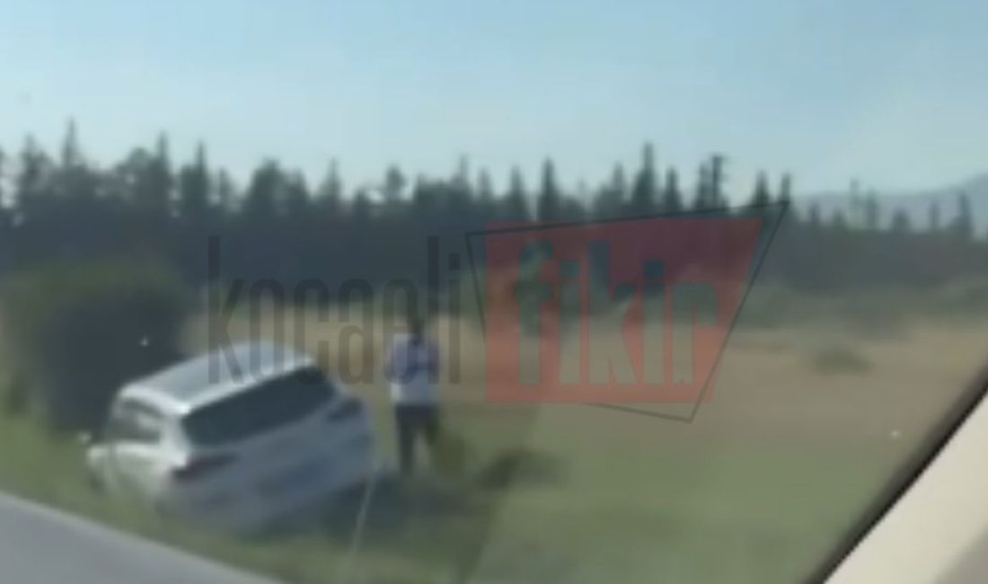 Kocaeli'nin Kartepe ilçesinde meydana gelen trafik kazasında, sürücüsünün kontrolünü yitirdiği