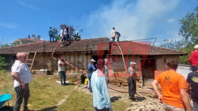 Gebze'nin Kadıllı Mahallesi'nde çıkan ev yangını, itfaiye ekiplerinin hızlı müdahalesiyle
