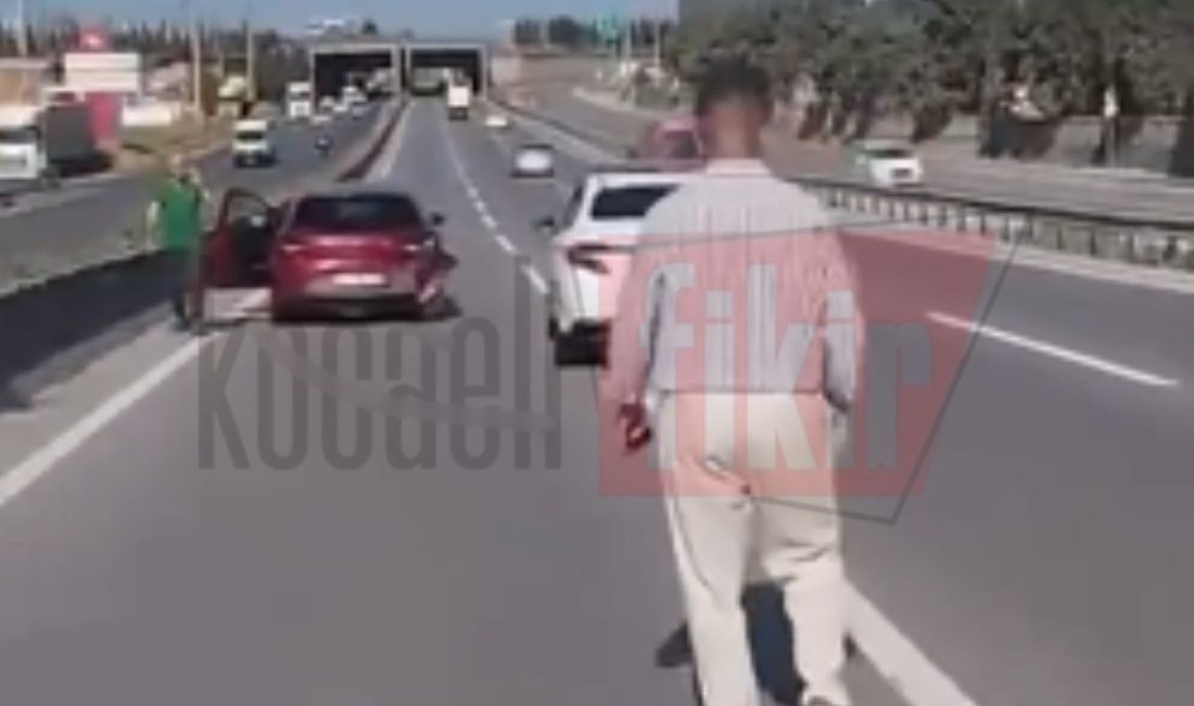 D-100 Karayolu’nun Gebze kesiminde sabah saatlerinde meydana gelen zincirleme trafik