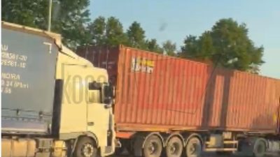 Başiskele Yuvacık Sapağı’nda meydana gelen trafik kazasında iki TIR çarpıştı.