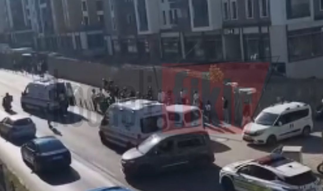 Gölcük’te meydana gelen trafik kazasında, yolun karşısına geçmeye çalışan bir