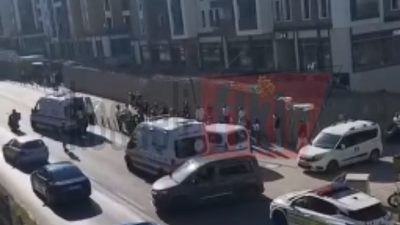 Gölcük’te meydana gelen trafik kazasında, yolun karşısına geçmeye çalışan bir
