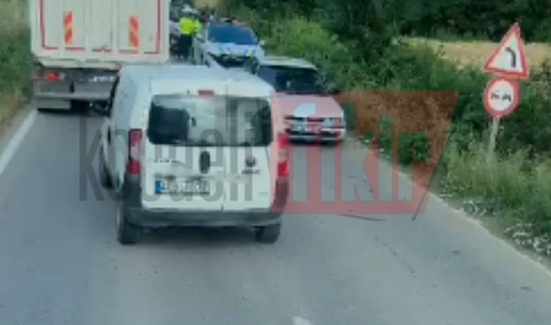 Kocaeli’nin Kartepe ilçesinde meydana gelen trafik kazasında kontrolden çıkan bir