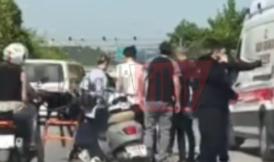 İzmit-Kandıra kara yolunda meydana gelen trafik kazasında iki motosikletin çarpışması