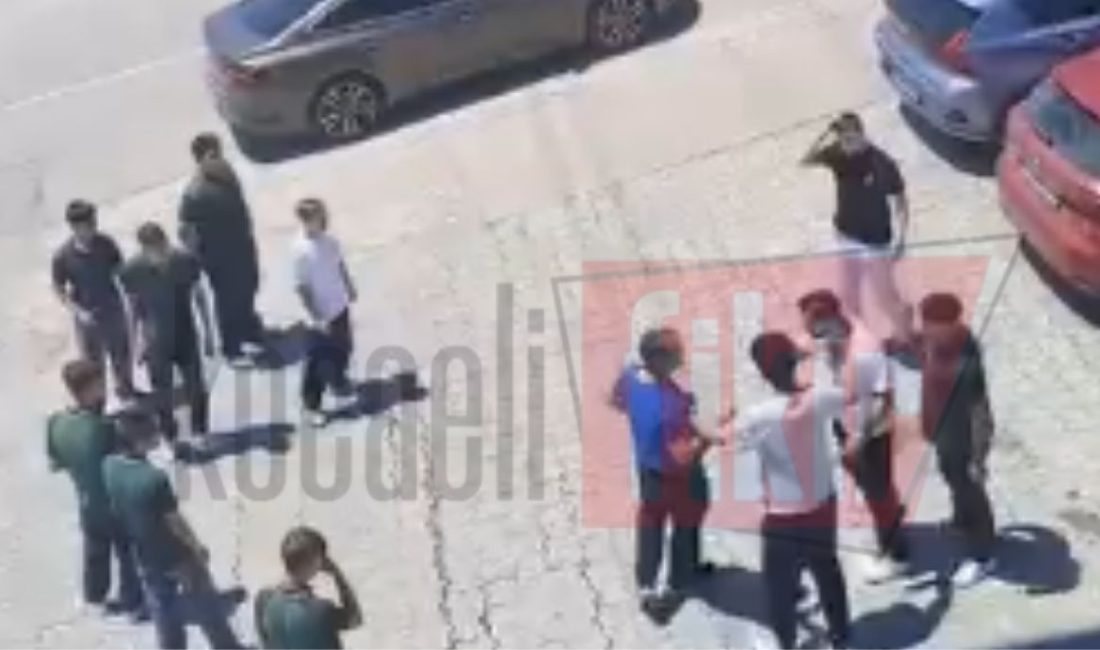 Kocaeli’nin Gölcük ilçesinde trafikte yaşanan yol verme anlaşmazlığı, kısa sürede