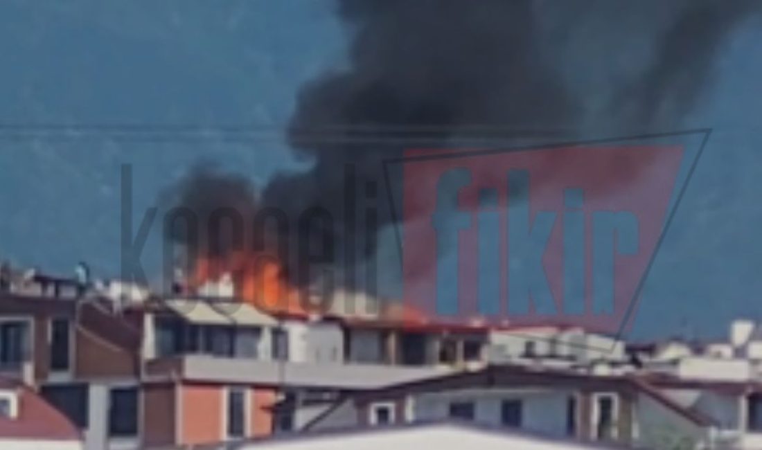 Kocaeli’nin Başiskele ilçesinde bir evin çatı kısmında çıkan yangın kısa